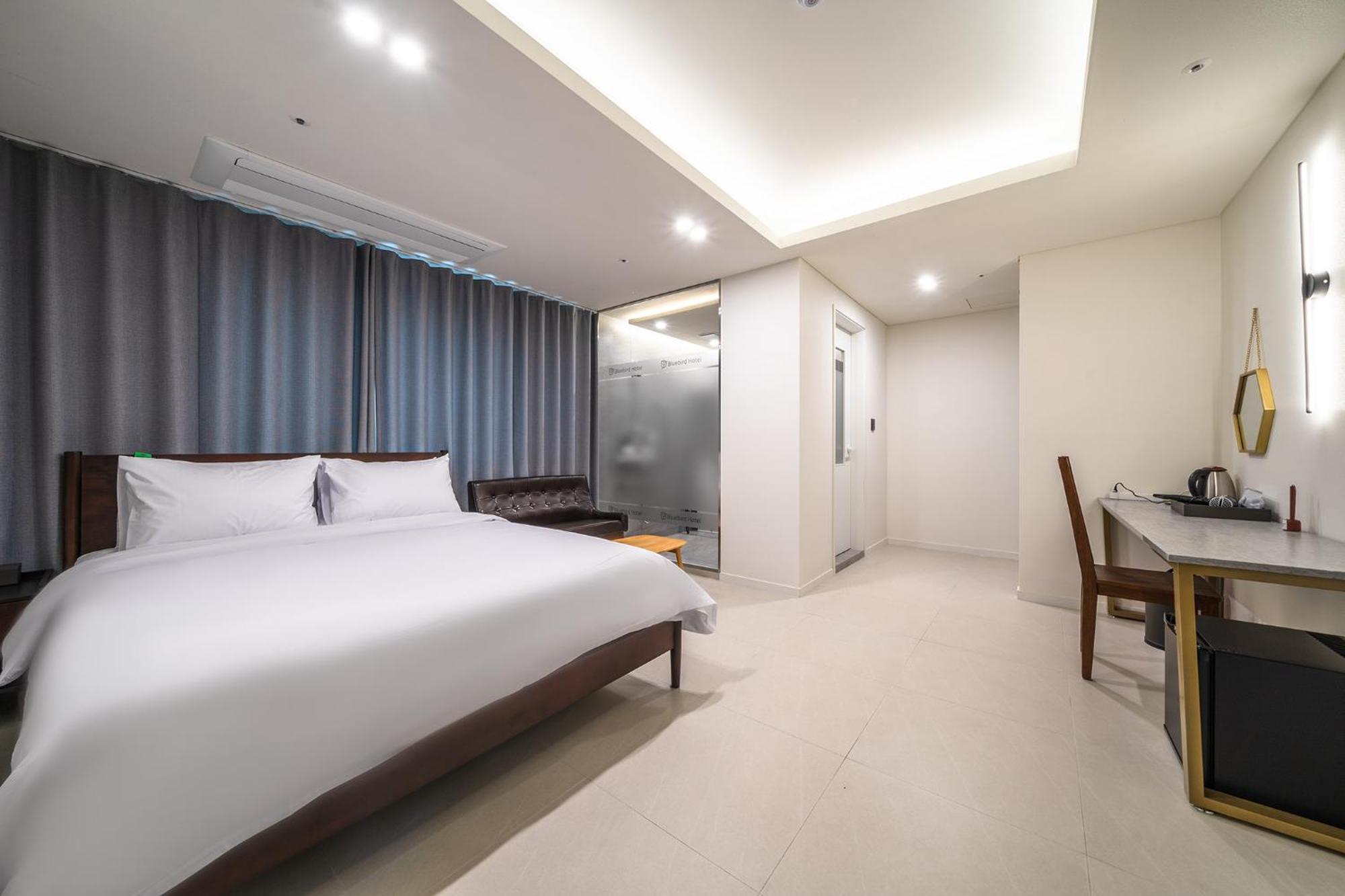 Bluebird Hotel Incheon Exterior photo