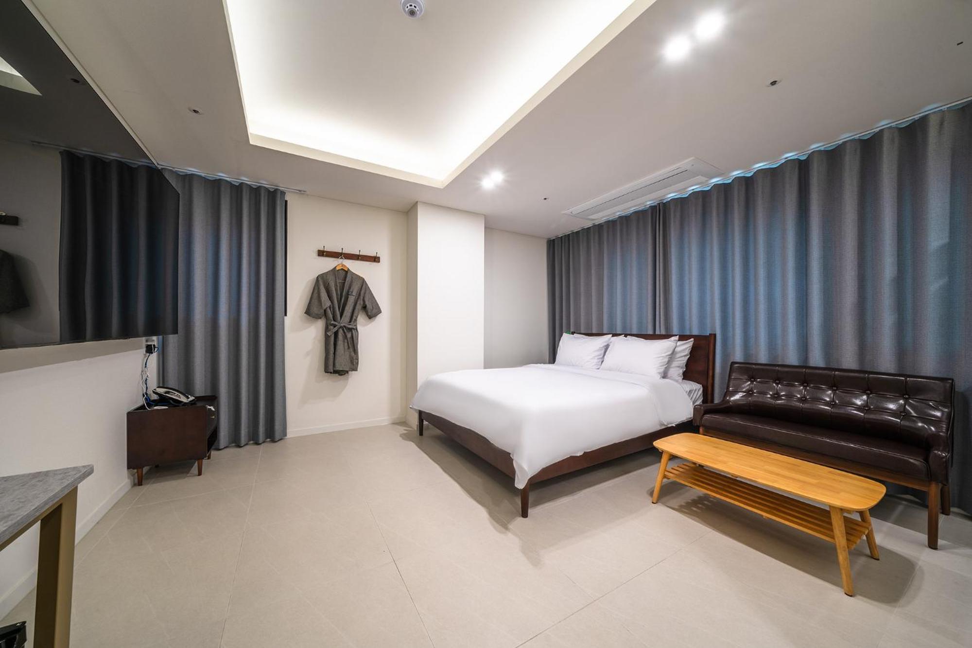 Bluebird Hotel Incheon Exterior photo