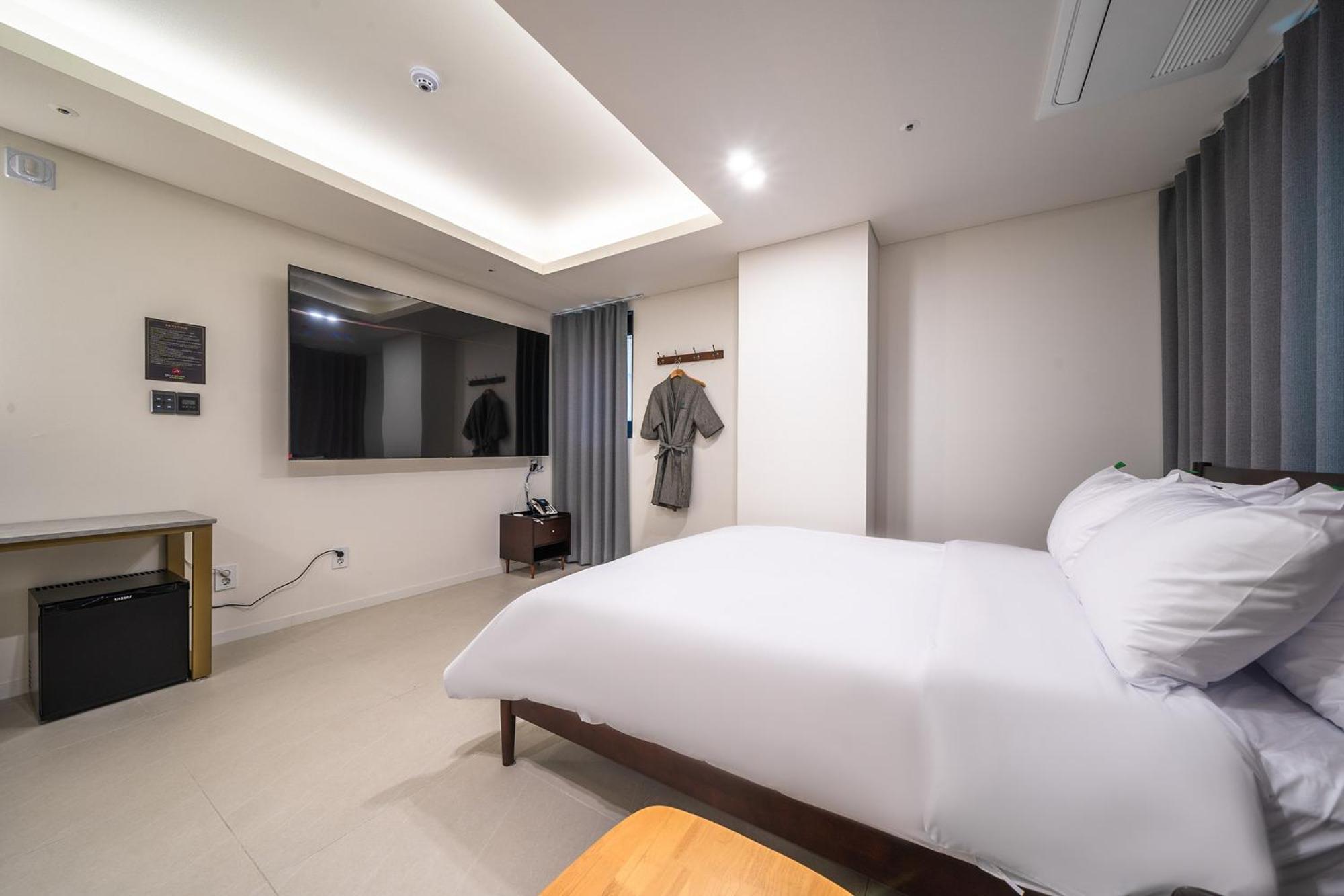 Bluebird Hotel Incheon Exterior photo