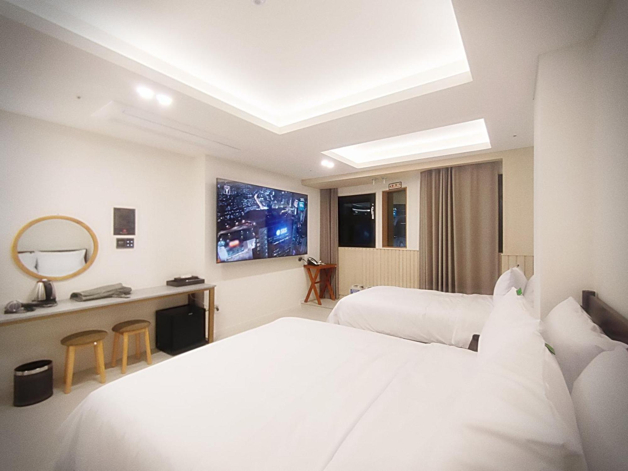 Bluebird Hotel Incheon Exterior photo